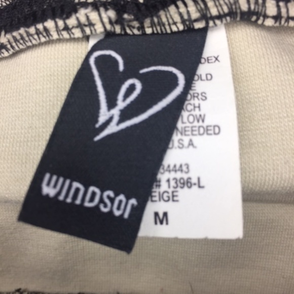 WINDSOR Sturdy Lace Mini Skirt - Picture 3 of 3